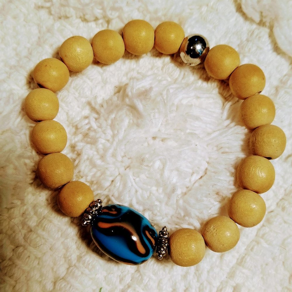 Wood and glass bead bracelet